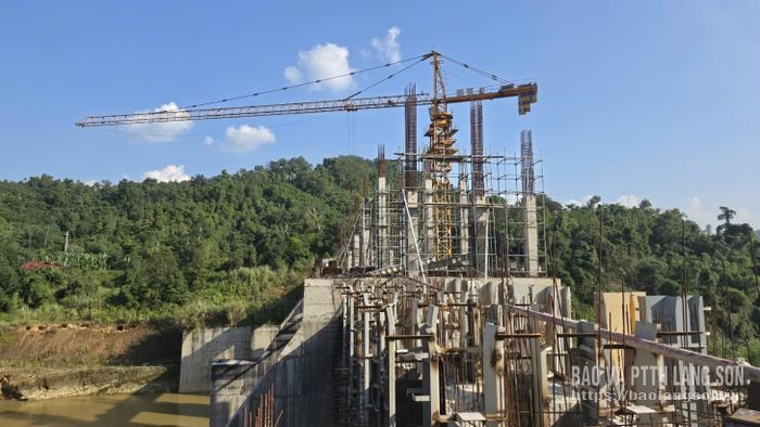 Các đơn vị thi công khẩn trương triển khai hạng mục nhà máy thuộc Dự án Thủy điện Bắc Giang