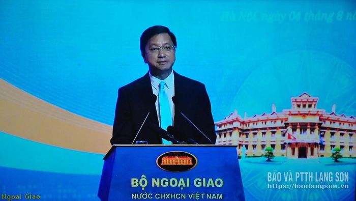 Lãnh đạo cơ quan đại diện Việt Nam ở nước ngoài phát biểu tại phiên toàn thể (ảnh chụp màn hình)