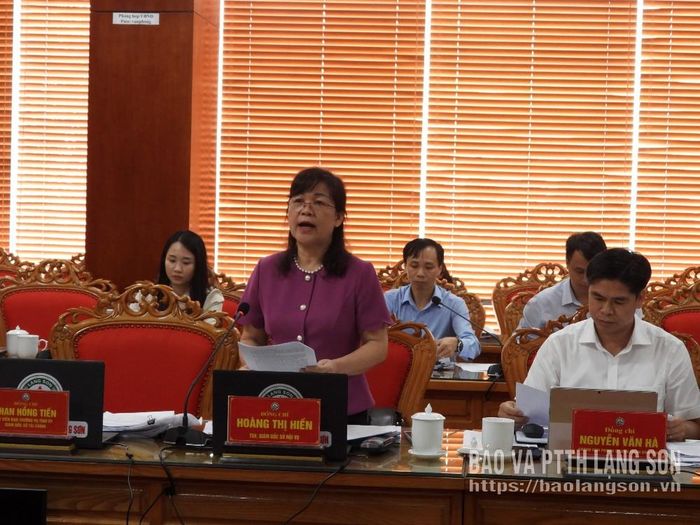 Lãnh đạo Sở Nội vụ phát biểu tại phiên họp