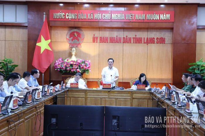 Đồng chí Đinh Hữu Học, Ủy viên Ban Thường vụ Tỉnh ủy, Phó Chủ tịch Thường trực UBND tỉnh phát biểu kết luận phiên họp