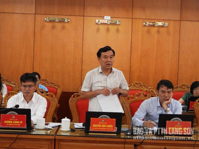 Lãnh đạo Sở Nông nghiệp và Môi trường phát biểu ý kiến đóng góp vào các văn bản