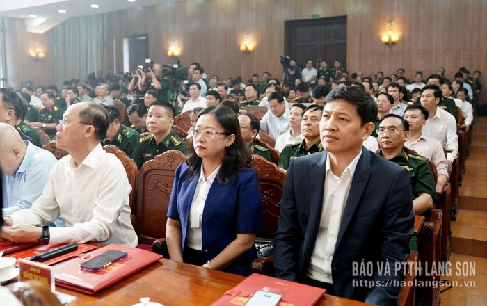 Đồng chí Vũ Hoàng Anh, Phó Bí thư Tỉnh ủy Lạng Sơn và các đại biểu dự hội nghị