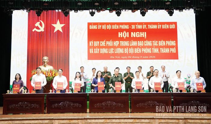 Lãnh đạo các Tỉnh ủy, Thành ủy ký quy chế phối hợp với Đảng ủy BĐBP