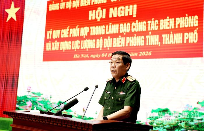 Thượng tướng Nguyễn Văn Gấu, Ủy viên Trung ương Đảng, Ủy viên Quân ủy Trung ương, Thứ trưởng Bộ Quốc phòng phát biểu chỉ đạo tại hội nghị