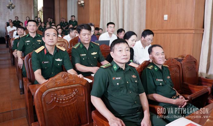 Các đại biểu tỉnh Lạng Sơn dự hội nghị