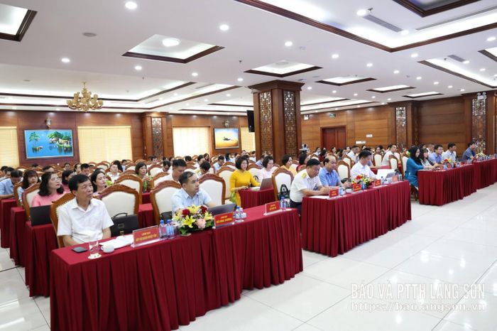 Các đại biểu dự hội nghị