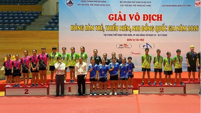 Trao giải cho các vận động viên.