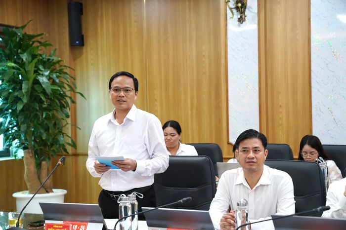Lãnh đạo Nhà máy Z183 và xã Trấn Yên phát biểu tại lễ ký kết.
