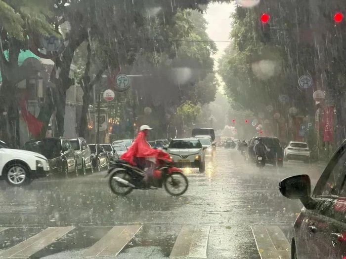 Tổng lượng mưa cả đợt ở khu vực Bắc Bộ và Bắc Trung Bộ tính từ chiều 4/8 đến đêm 6/8 phổ biến từ 100- 200mm, cục bộ có nơi trên 300mm.