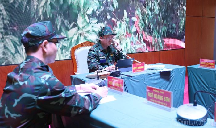 Thực hành xử trí tình huống ứng phó lũ ống, lũ quét, ngập lụt và tìm kiếm cứu nạn.