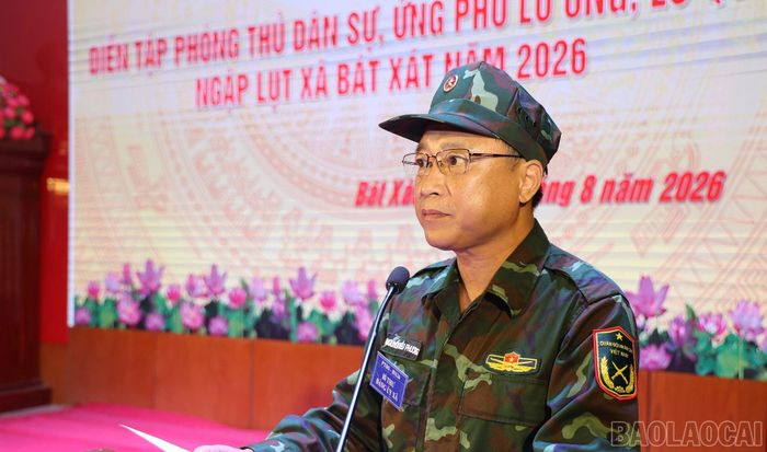 Đồng chí Nguyễn Kiều Phương - Bí thư Đảng ủy xã Bát Xát phát biểu tại cuộc diễn tập.