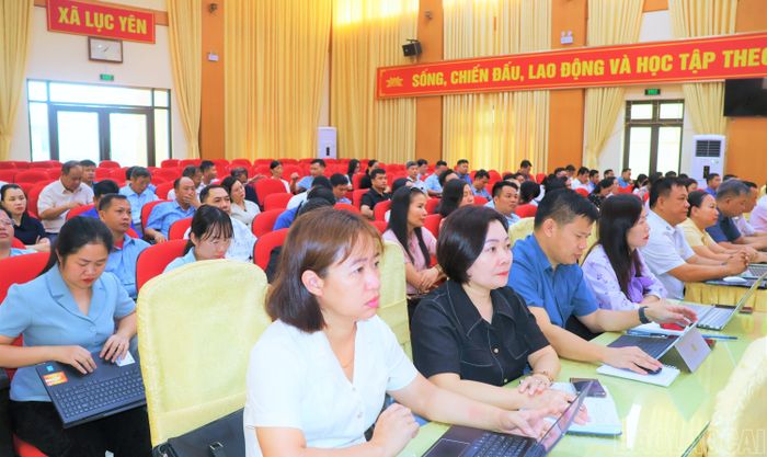 Trên 200 đại biểu của 12 xã được tập huấn bồi dưỡng nghiệp vụ.
