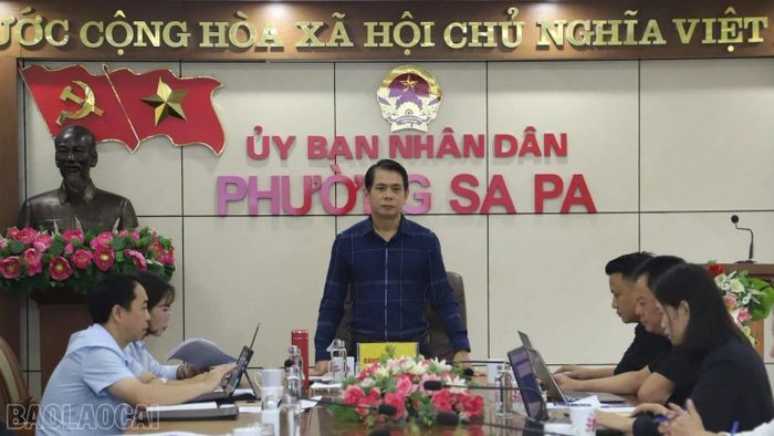 Đồng chí Đặng Việt Dũng - Phó Chủ tịch Thường trực UBND phường Sa Pa phát biểu.