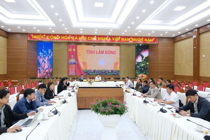 Các đại biểu tham dự hội nghị triển khai Nghị quyết về đơn giản hóa thủ tục cấp mã số vùng trồng, cơ sở đóng gói tại điểm cầu Lâm Đồng