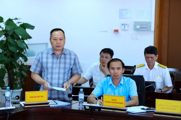 Phó trưởng Thuế tỉnh Lâm Đồng Đinh Vũ Anh trao đổi hướng tháo gỡ khó khăn về giá thuê đất đối với các dự án ngoài ngân sách