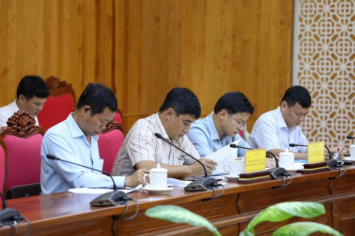 Lãnh đạo các sở, ngành tham dự cuộc họp