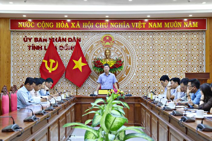 Quang cảnh cuộc họp do Ủy viên Ban Thường vụ Tỉnh ủy, Phó Chủ tịch UBND tỉnh Lâm Đồng Nguyễn Hồng Hải chủ trì cuộc họp