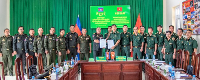 Đại diện hai bên ký biên bản hội đàm