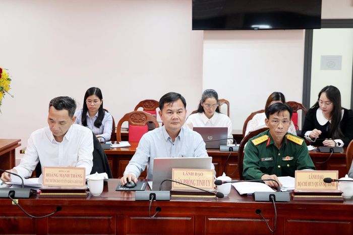 Lãnh đạo Văn Phòng Tỉnh ủy, Ban Tuyên giáo Tỉnh ủy, Bộ Chỉ huy Quân sự tỉnh tham dự hội nghị