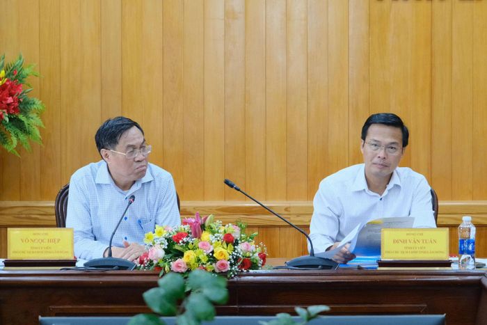 Đồng chí Võ Ngọc Hiệp, Phó Chủ tịch UBND tỉnh cùng đồng chí Đinh Văn Tuấn, Phó Chủ tịch UBND tỉnh chủ trì buổi làm việc