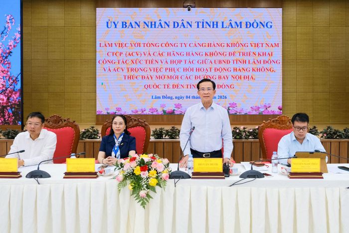 Ủy viên Ban Chấp hành Trung ương Đảng, Phó Bí thư Tỉnh ủy, Chủ tịch UBND tỉnh Lâm Đồng Hồ Văn Mười chủ trì buổi làm việc