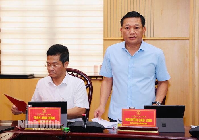 Đồng chí Nguyễn Cao Sơn, Tỉnh ủy viên, Phó Chủ tịch UBND tỉnh phát biểu tại phiên họp.