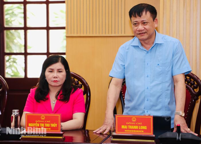 Đồng chí Mai Thanh Long, Tỉnh ủy viên, Phó Chủ tịch HĐND tỉnh phát biểu tại phiên họp.