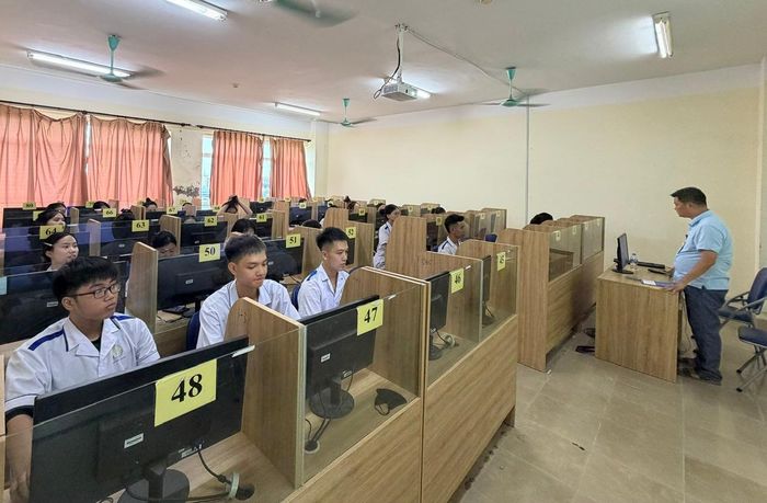 Giờ học môn Tin học của sinh viên Trường Đại học Điều dưỡng Nam Định.