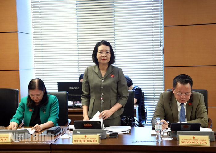 Đại biểu Mai Thị Phương Hoa, Phó Chủ nhiệm Ủy ban Pháp luật và Tư pháp của Quốc hội (Đoàn ĐBQH tỉnh Ninh Bình) phát biểu tham luận tại Tổ.