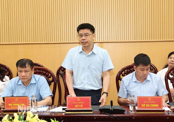 Đại biểu Sở Y tế phát biểu tại buổi làm việc.