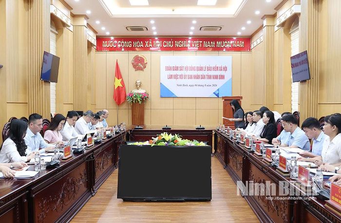 Quang cảnh buổi làm việc.