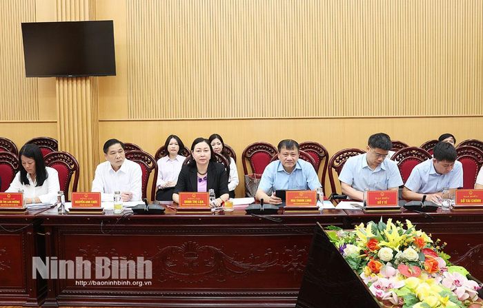 Các đại biểu tỉnh dự buổi làm việc.