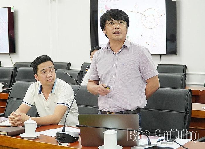 Đại diện đơn vị tư vấn báo cáo tại hội nghị.