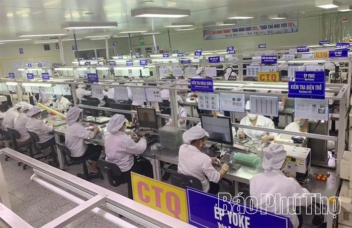 Phân xưởng sản xuất linh kiện điện tử tại Công ty TNHH Jahwa Vina (KCN Khai Quang).