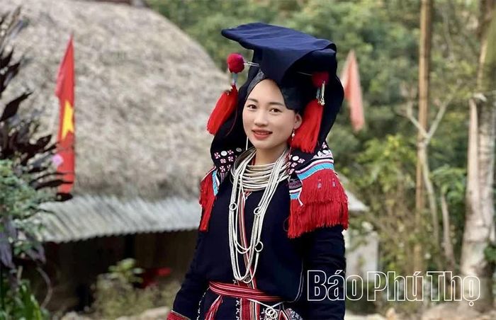 Lý Thị Hằng - cô gái Dao Tiền ở thôn Sưng Bai xây dựng kênh đưa hình ảnh, vẻ đẹp văn hóa quê hương trên nền tảng số.