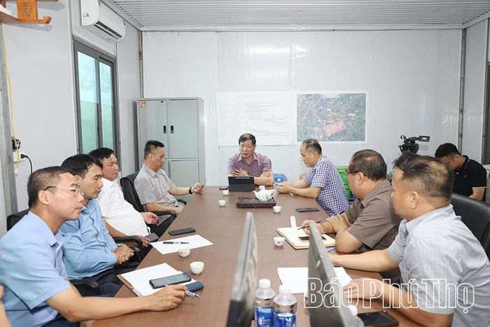 Đoàn công tác Bộ Xây dựng làm việc với Nhà thầu thi công và các đơn vị liên quan.