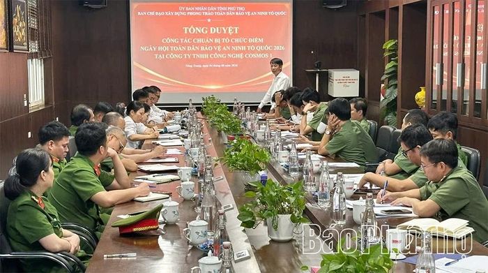 Phó Chủ tịch UBND tỉnh Nguyễn Khắc Hiếu phát biểu tại buổi tổng duyệt.