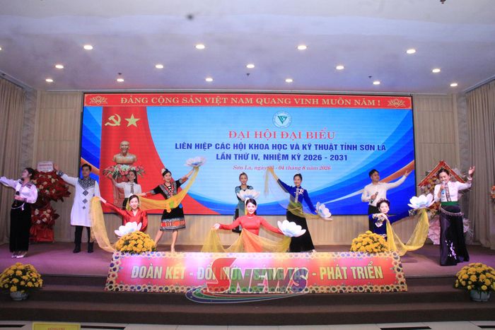 Tiết mục văn nghệ chào mừng đại hội.