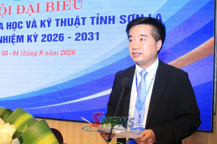 Đồng chí Nguyễn Quyết Chiến, Tổng Thư ký Liên hiệp các Hội Khoa học và Kỹ thuật Việt Nam phát biểu tại đại hội.