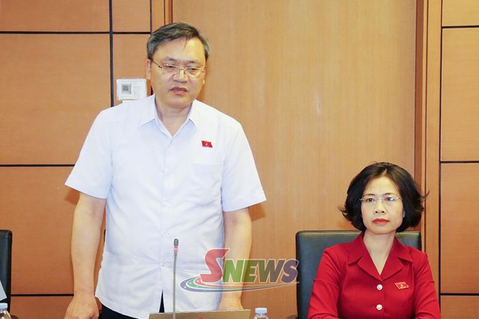 Đại biểu Quàng Văn Hương phát biểu