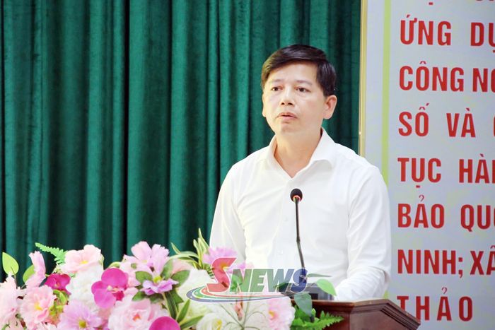 Lãnh đạo phường Thảo Nguyên báo cáo tại hội nghị.
