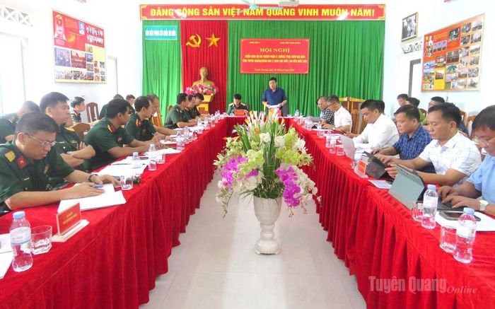 Toàn cảnh buổi làm việc.