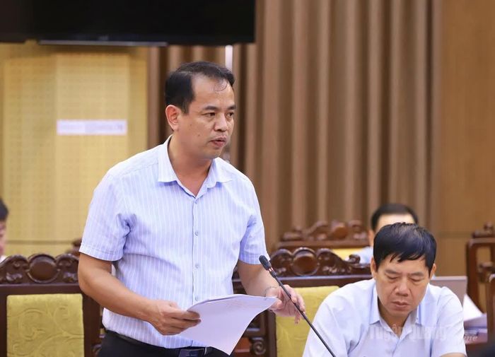 Lãnh đạo Sở Nội vụ báo cáo phương án sắp xếp tổ chức bộ máy bên trong của các Ban quản lý dự án đầu tư xây dựng của tỉnh.