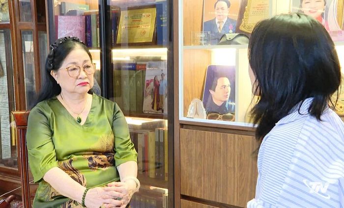 PGS.TS Trần Thị Việt Trung, Phó Chủ tịch Hội Nữ Trí thức tỉnh Thái Nguyên trao đổi với phóng viên.