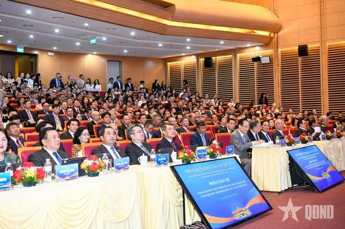 Thủ tướng Lê Minh Hưng và các đại biểu tại Phiên toàn thể Hội nghị Ngoại giao lần thứ 33. Ảnh: VŨ PHONG