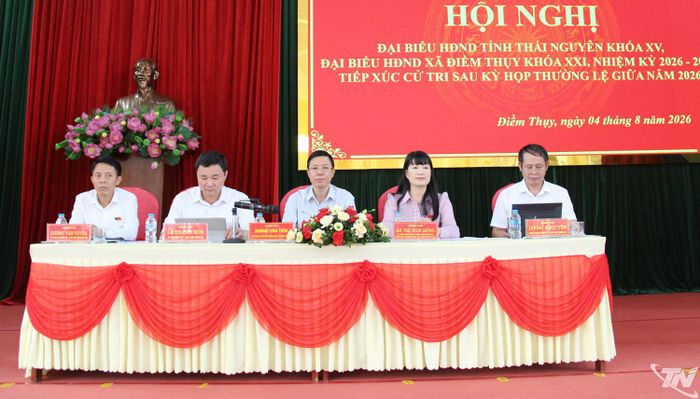 Các đại biểu tiếp thu ý kiến của cử tri.