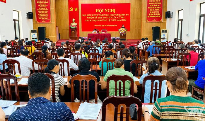 Quang cảnh buổi tiếp xúc cử tri xã Phủ Thông.