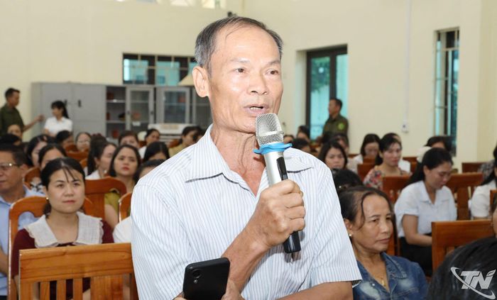 Cử tri xã Thành Công phát biểu ý kiển.