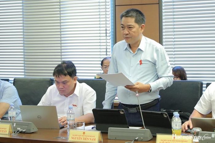 Đại biểu Nguyễn Tiến Nam, Phó Chủ tịch Ủy ban MTTQ Việt Nam TP. Huế cơ bản tán thành sự cần thiết sửa luật nhằm đổi mới phương thức phổ biến pháp luật theo hướng ứng dụng công nghệ số. Ảnh: Đoàn ĐBQH thành phố cung cấp