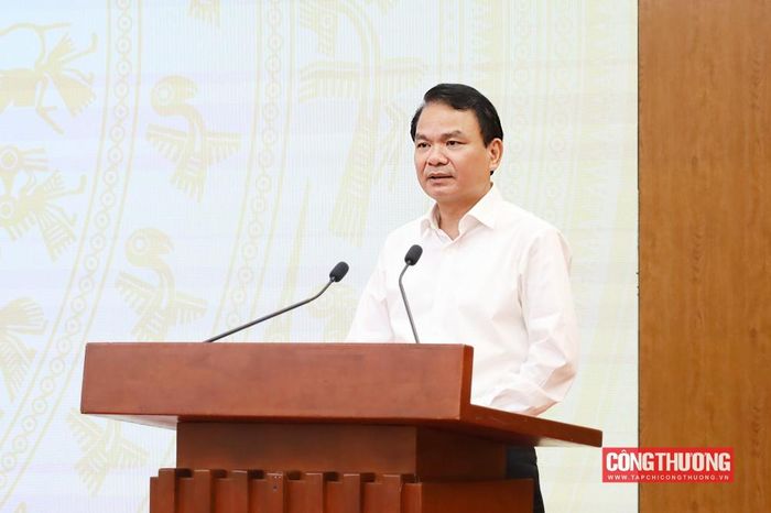 Bộ trưởng, Chủ nhiệm Văn phòng Chính phủ Đặng Xuân Phong, Người phát ngôn của Chính phủ, cung cấp thông tin tại họp báo